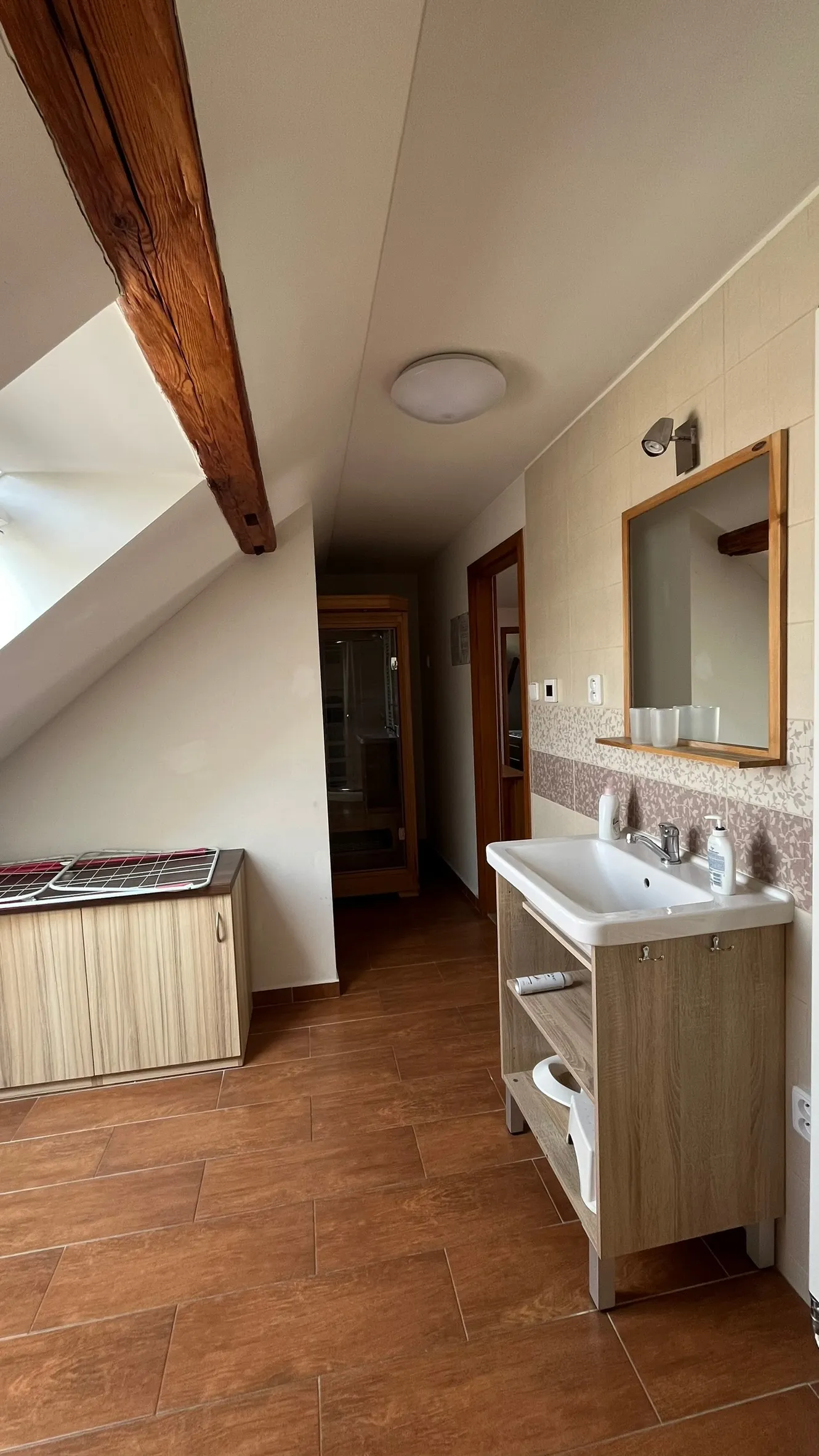 Privátní infrasauna v horní koupelně chalupy Pazderna