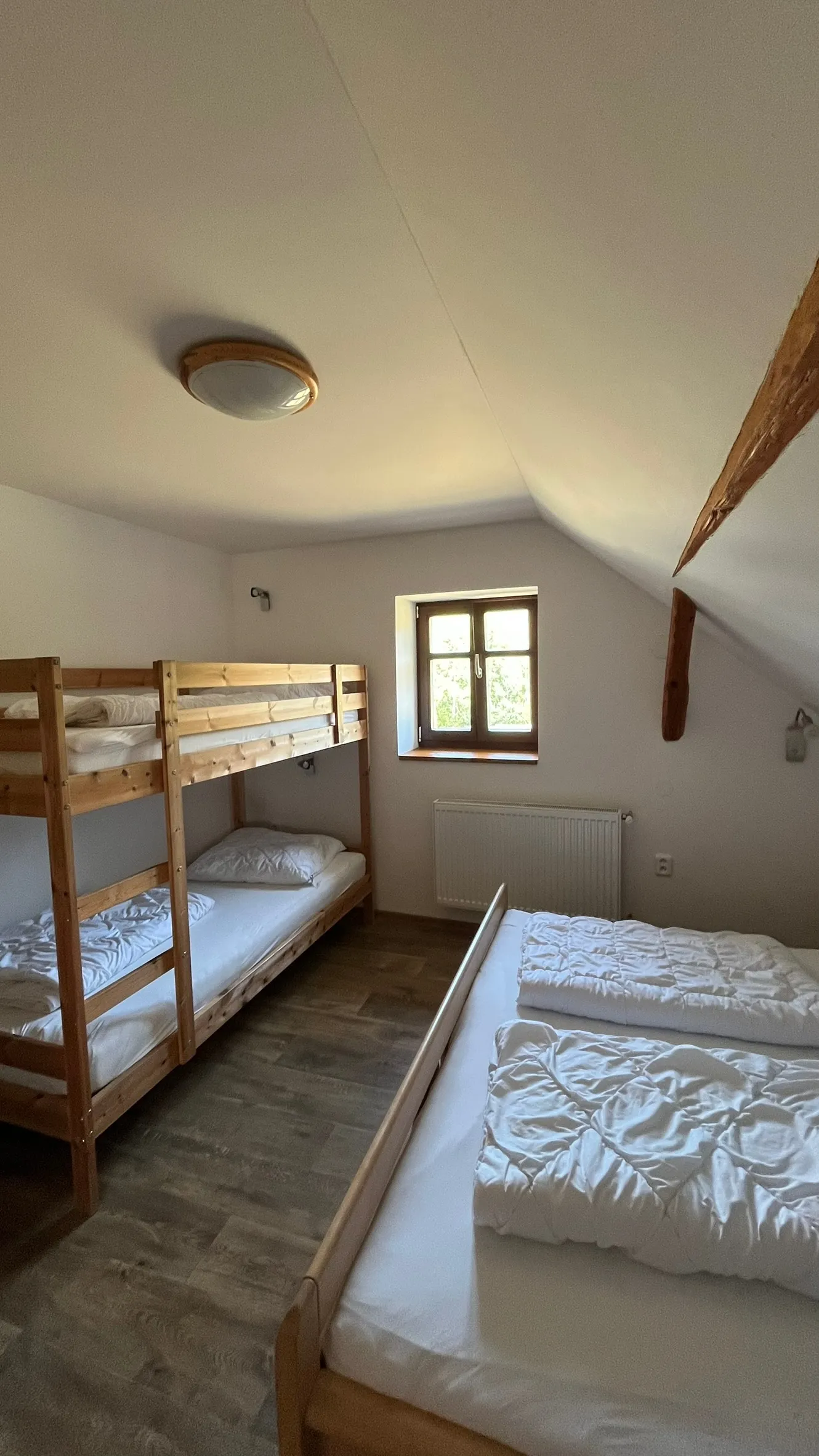 Ložnice 3 ve druhém patře chalupy Pazderna